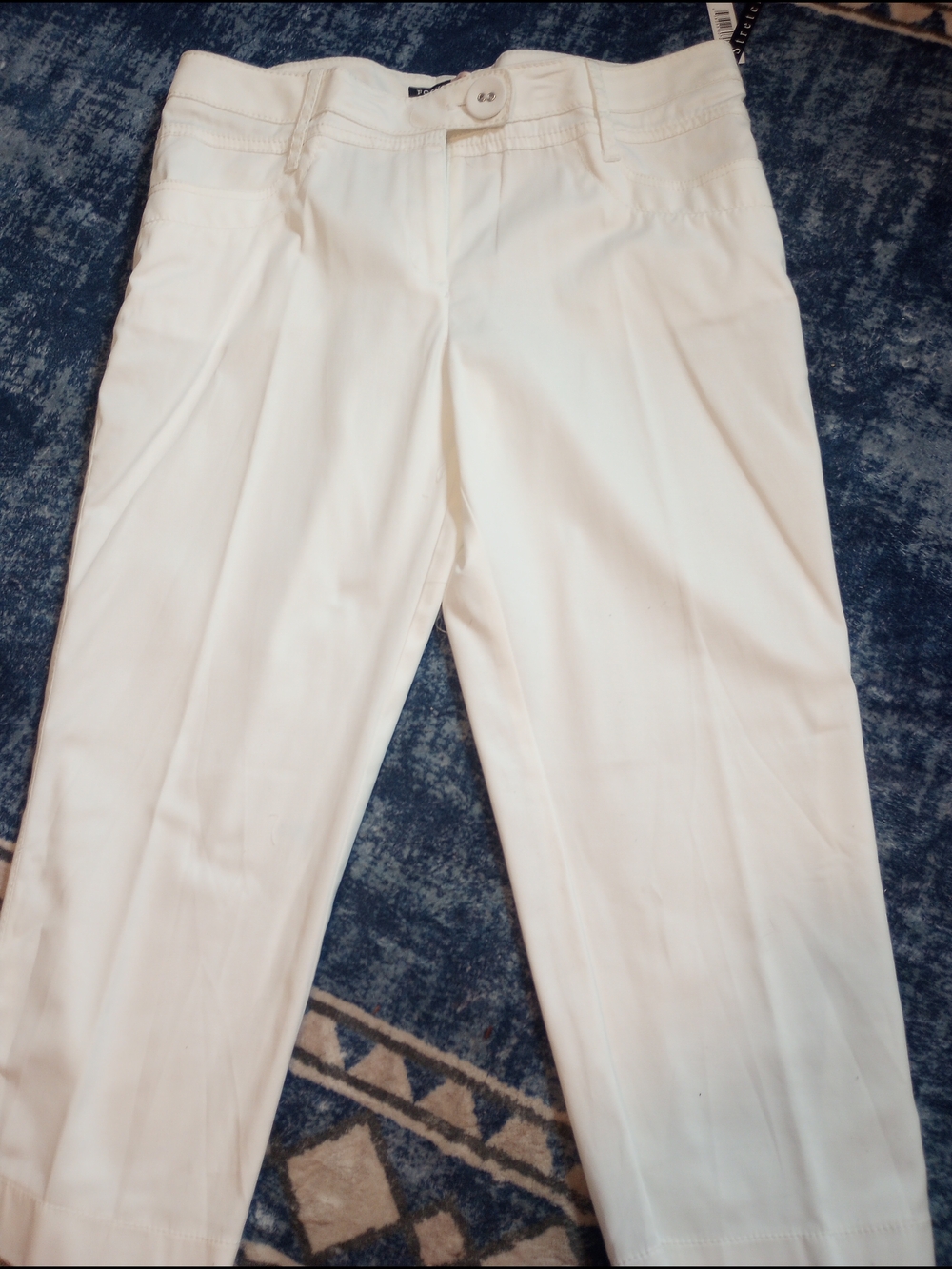 Women's White Capris - Classic Pull-On Crop Pants